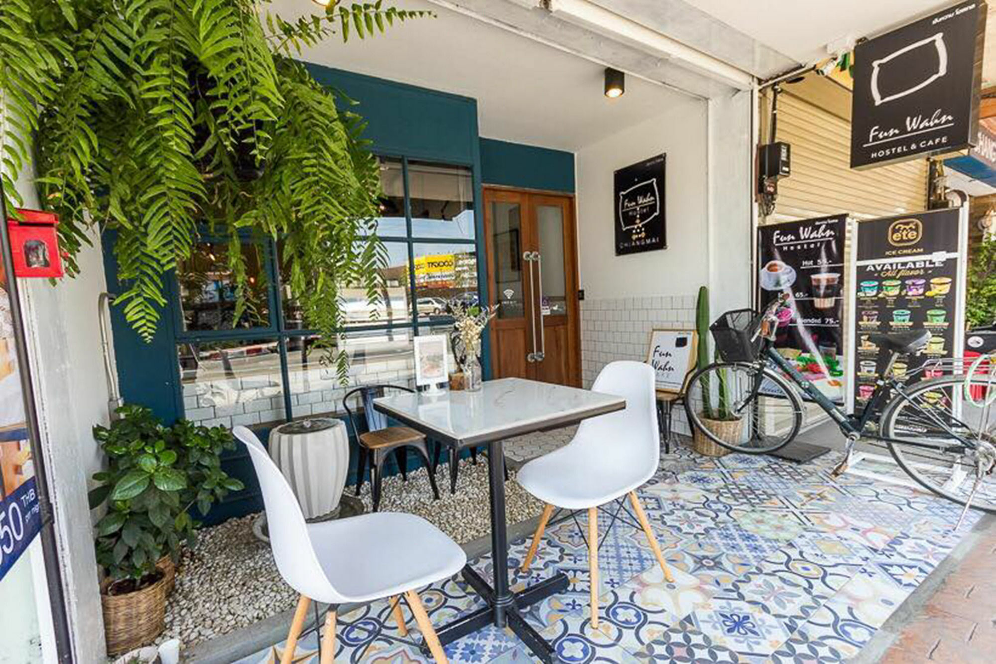 Funwahn Hostel And Cafe Čiang Mai Exteriér fotografie